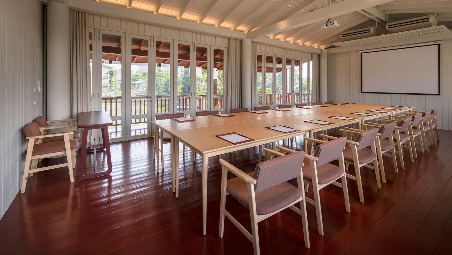 sala bang pa in conduct professional boardroom meetings and functions