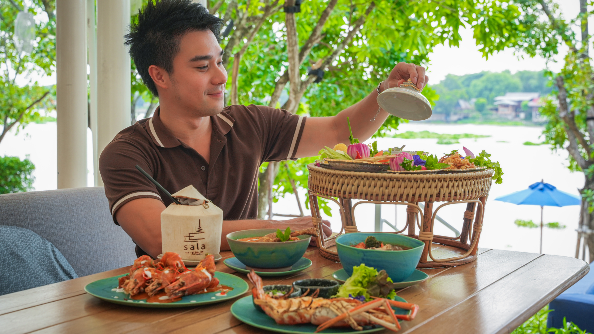 อีทเทอรีแอนด์บาร์ โรงแรมศาลาบางปะอิน